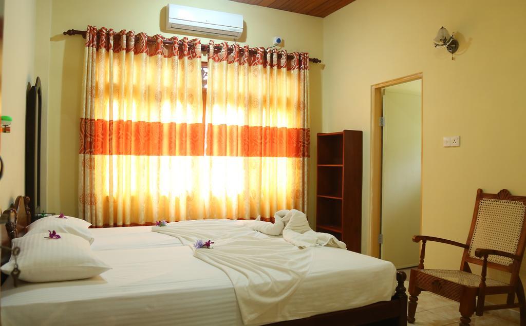 Serenity Villa Hikkaduwa Buitenkant foto
