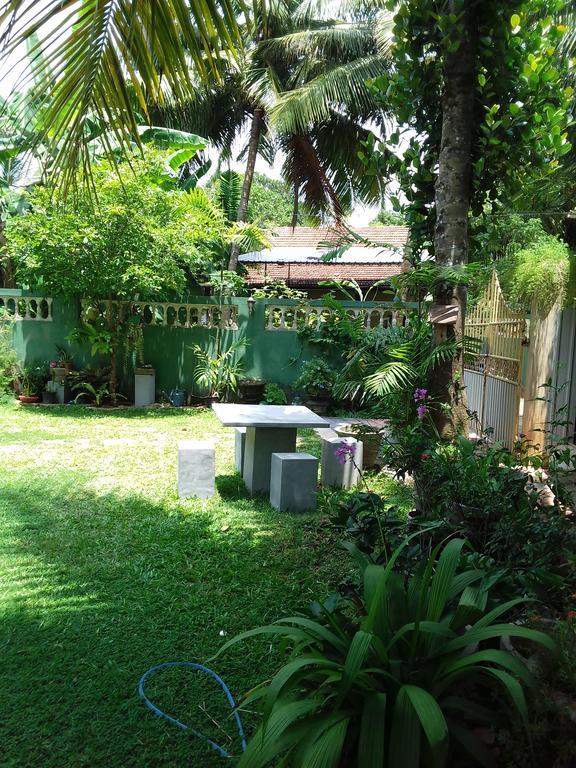 Serenity Villa Hikkaduwa Buitenkant foto