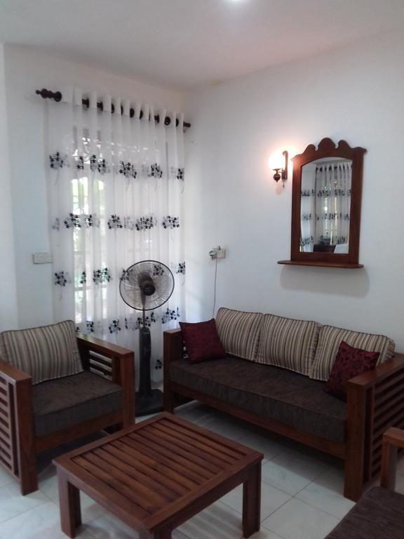 Serenity Villa Hikkaduwa Buitenkant foto